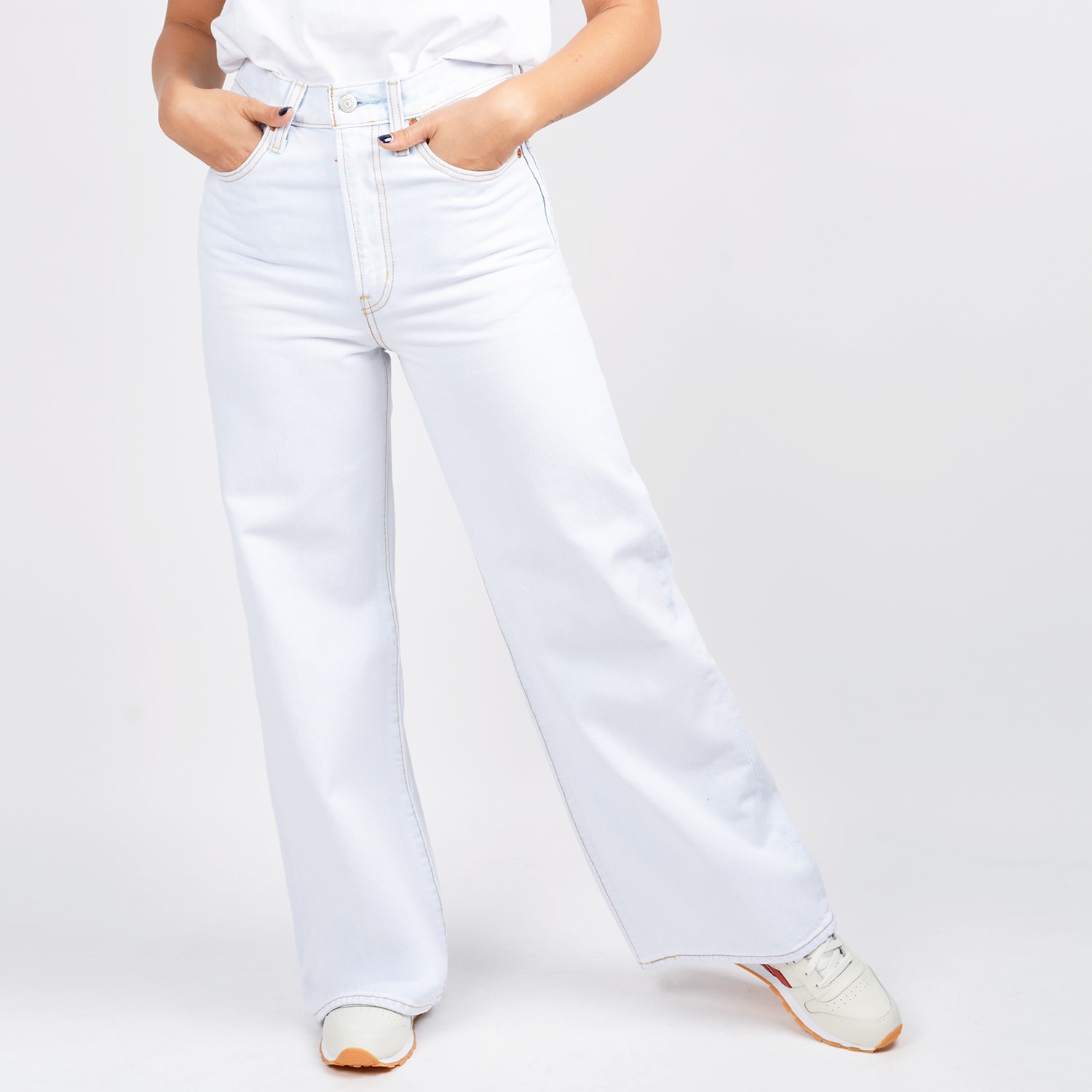 Buy Levi's High-waisted Mom Jeans winter cloud from £70.00 (Today