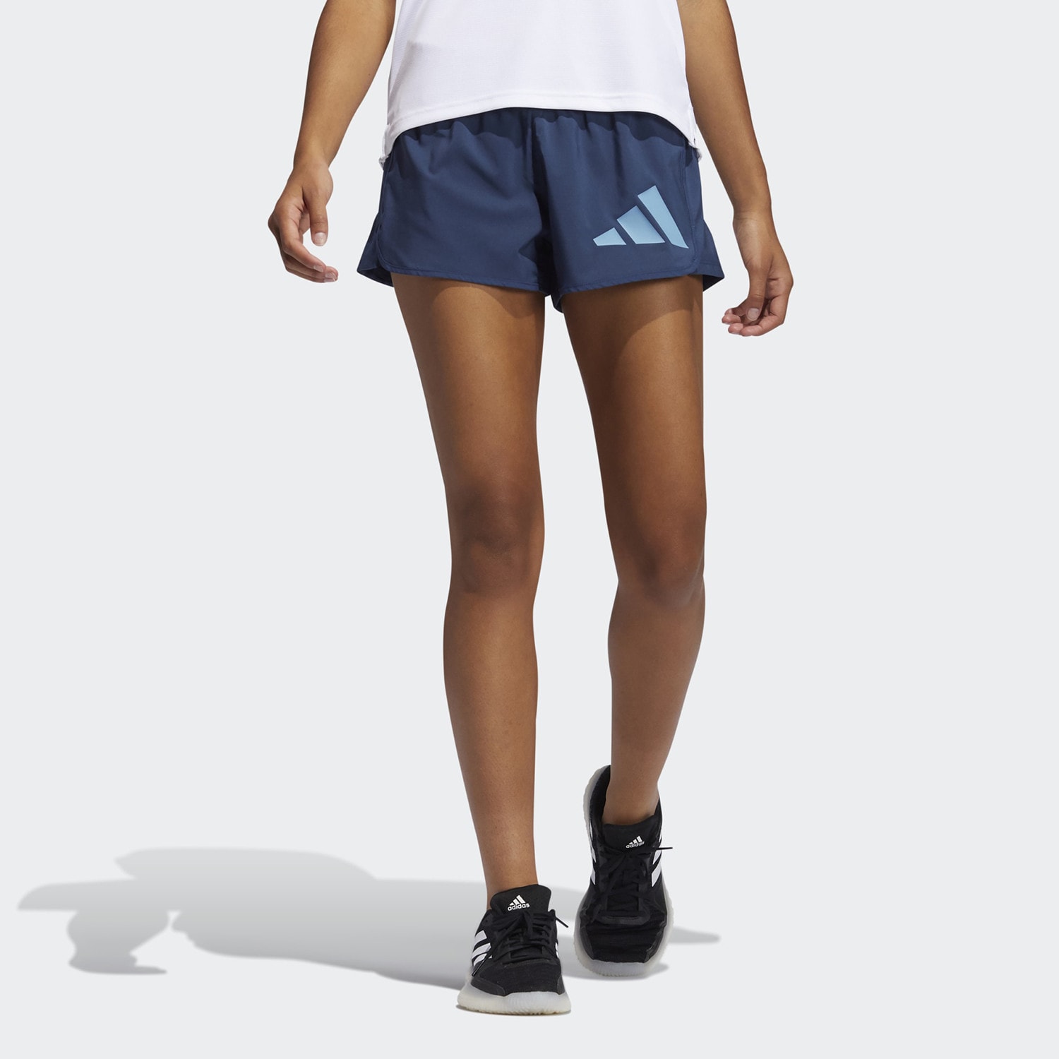  adidas Pacer Badge Of Sport Woven Γυναικείο Σορτς (9000068445_50158) 2025