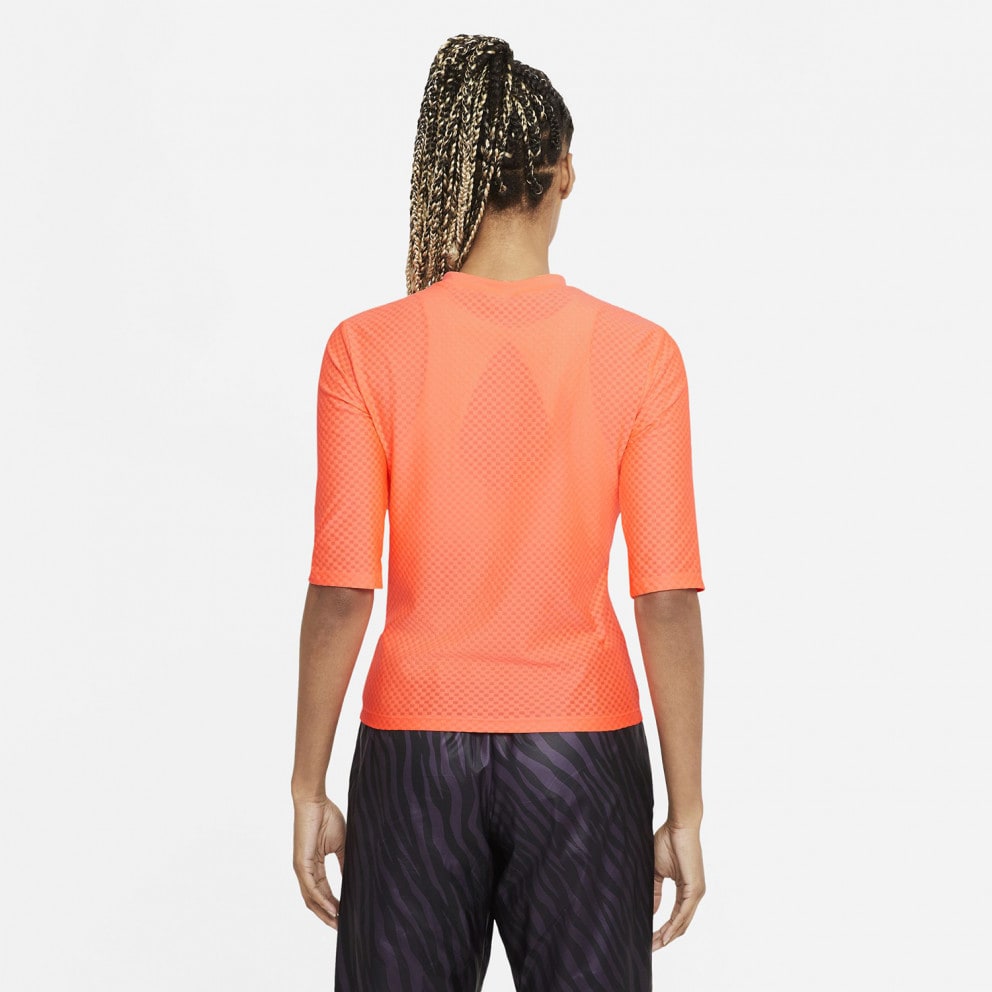 Nike Sportswear Icon Clash Women's T-Shirt