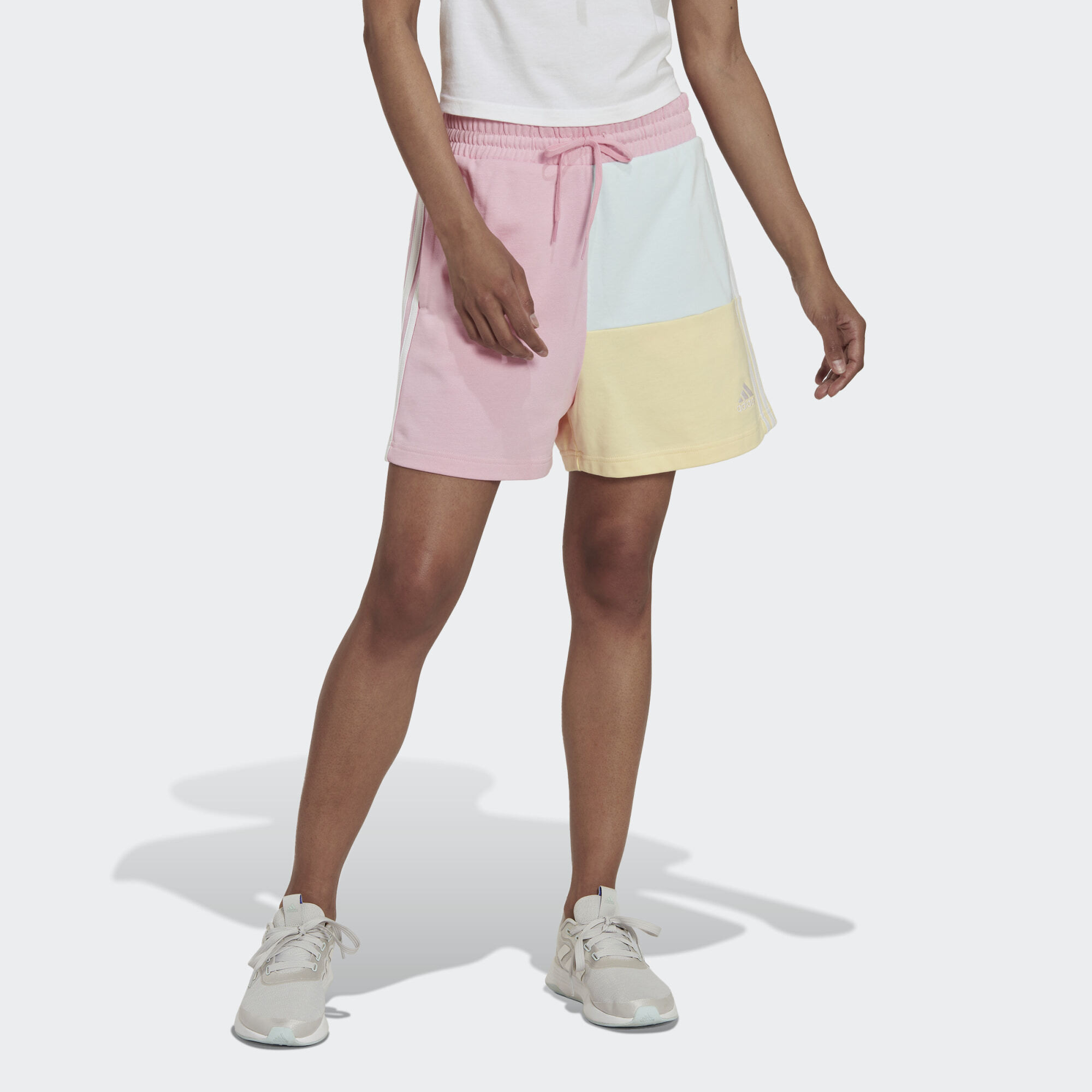  adidas Essentials 3-Stripes Colorblock Oversized Γυναικείο Σορτς (9000113011_61330) 2025