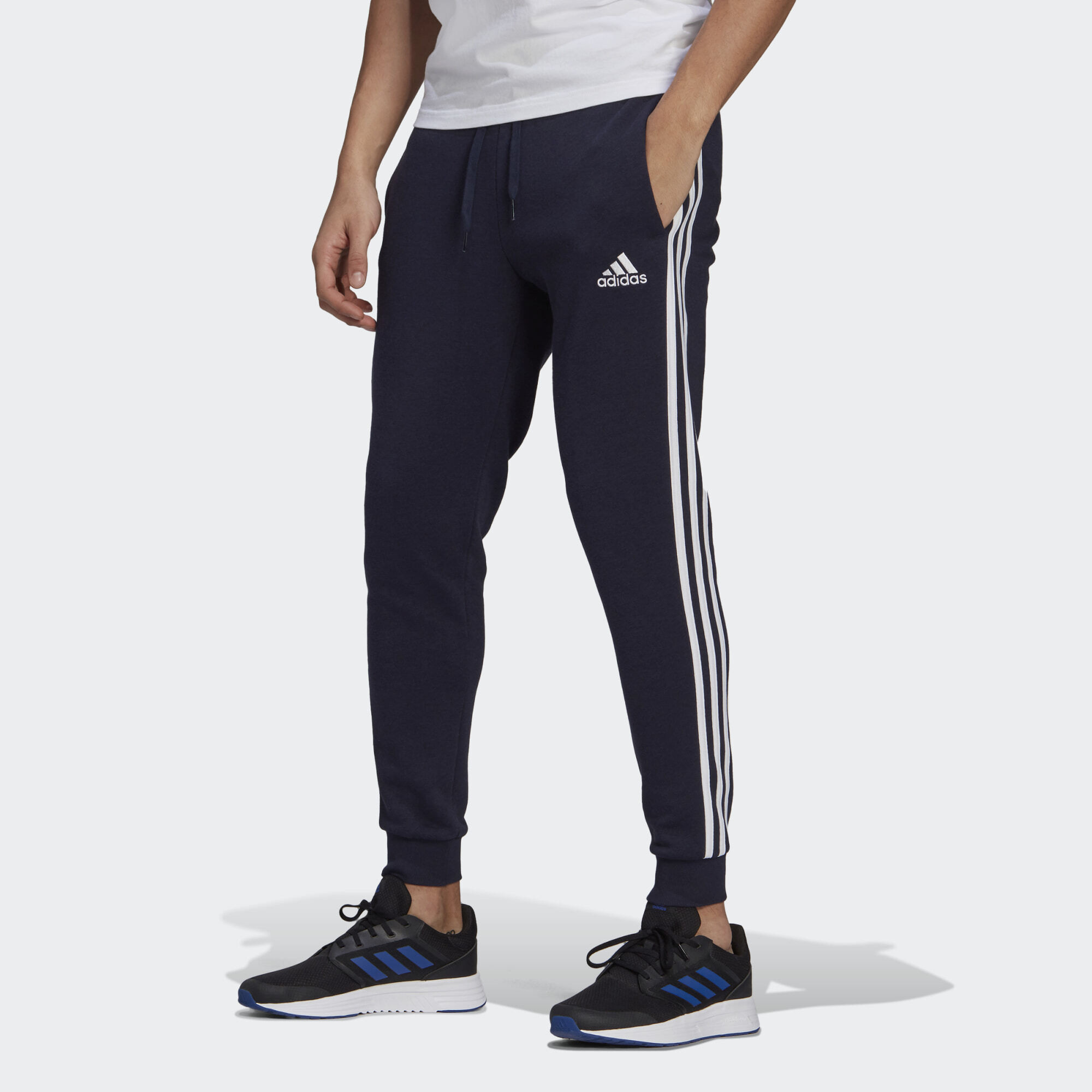 adidas Essentials Fleece Fitted 3-Stripes Pants (9000133352_62935)