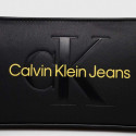 Calvin Klein Sculpted Shoulder Pouch25 Mono