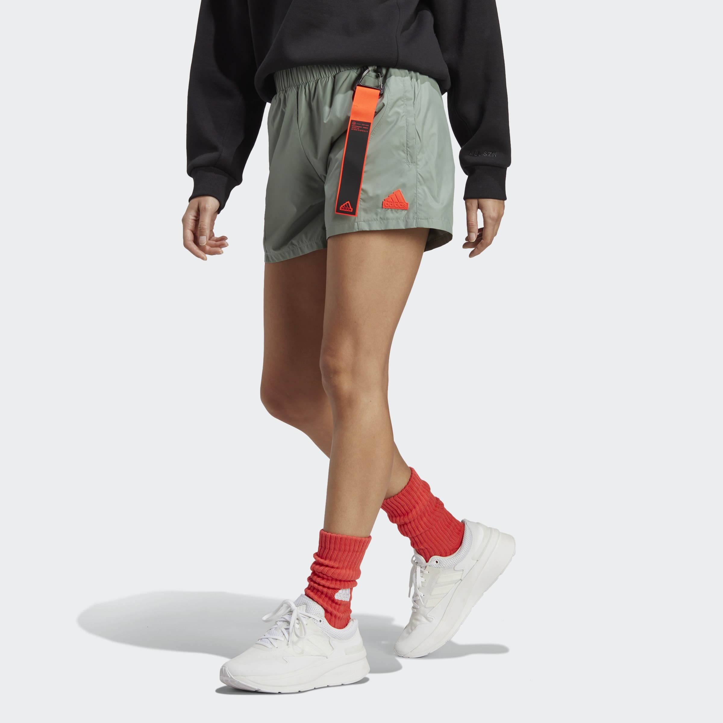 Fuera de Tareas del hogar Indirecto yeezy triple white | adidas W C Esc Short SILGRN IC0254