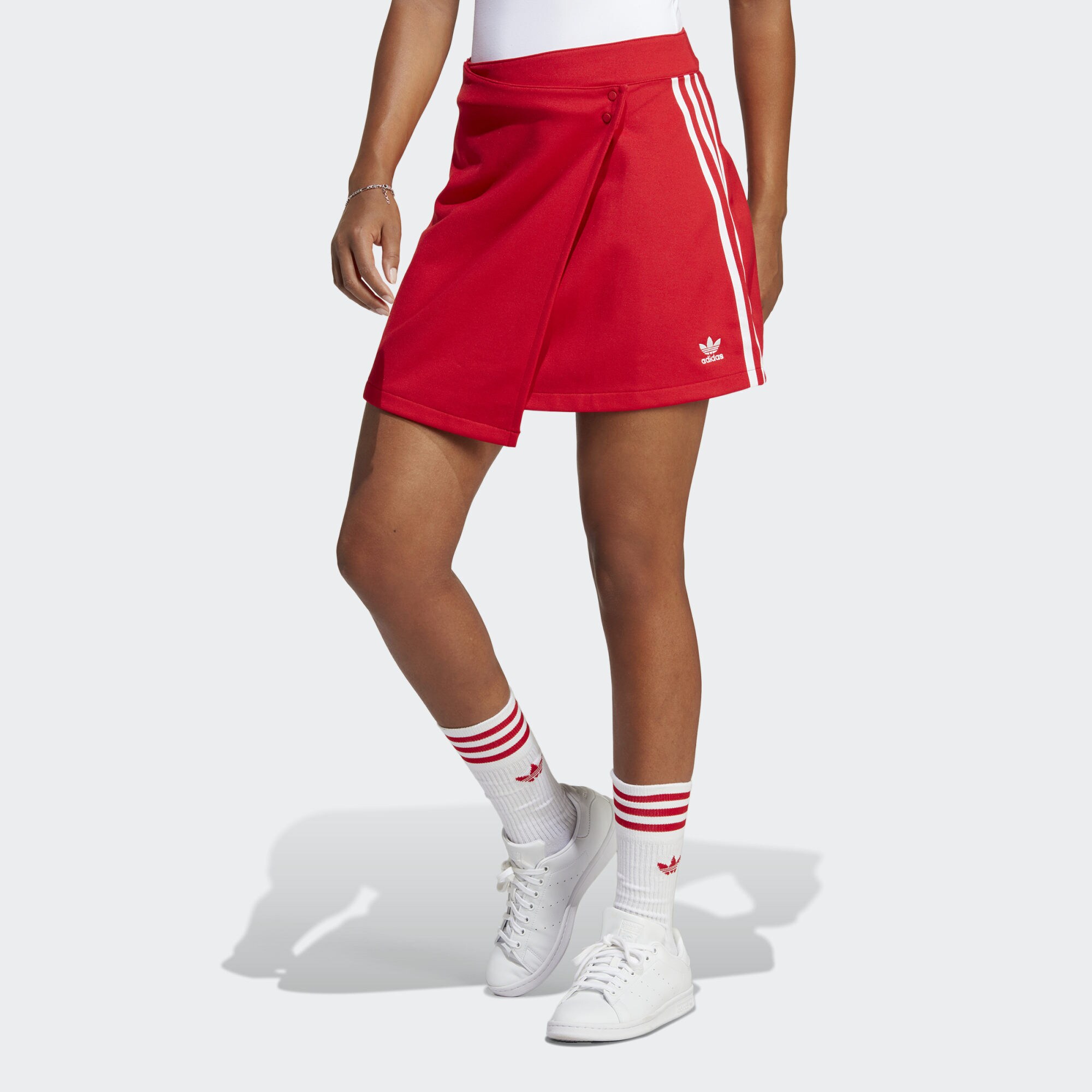 celebrar sentido audiencia Stripes Short Wrapping Skirt Better Scarlet IC5477 - adidas Originals  Adicolor Classics 3 - adidas fortarun x cool