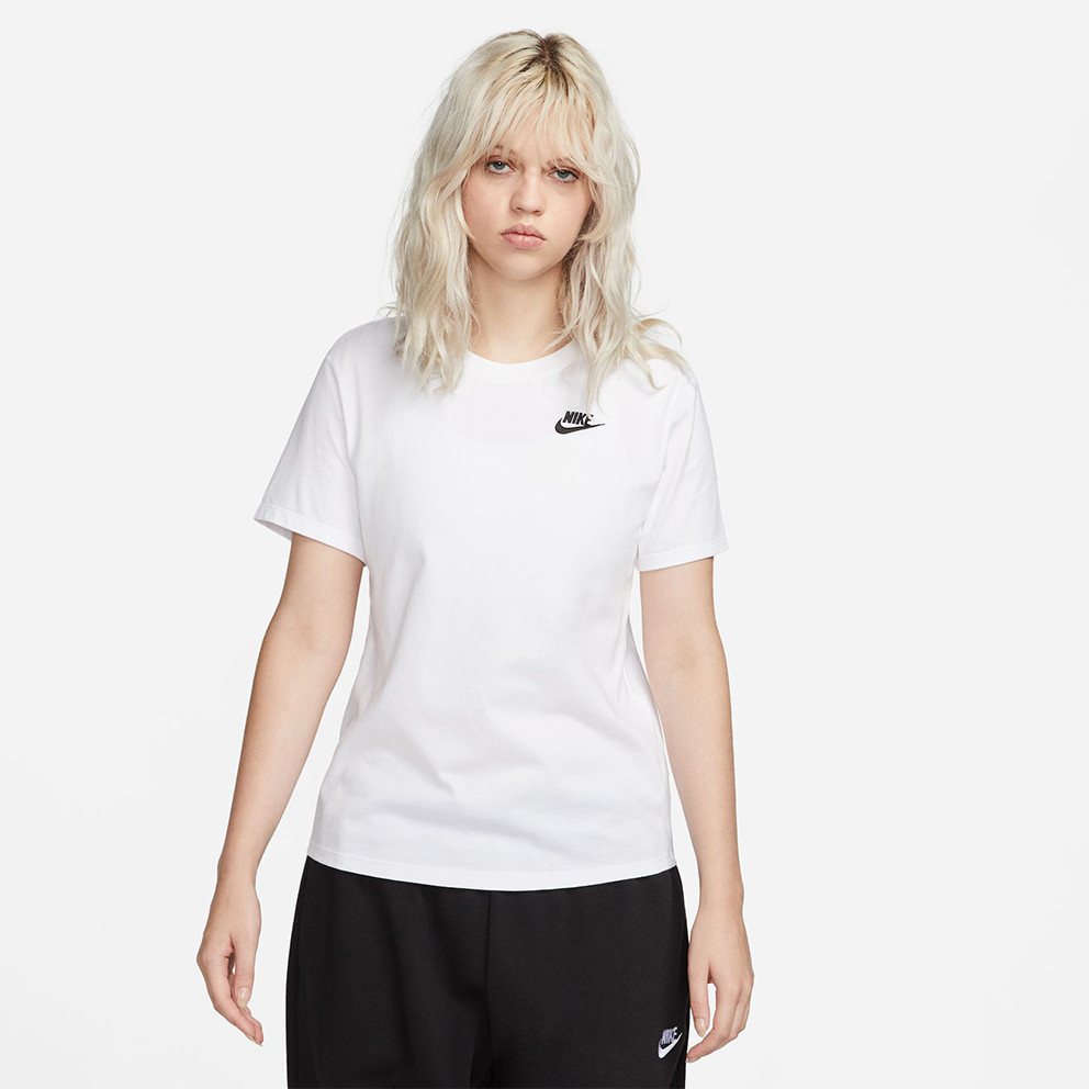 Nike Sportswear Club Essentials Γυναικείο T-Shirt (9000150399_1539)