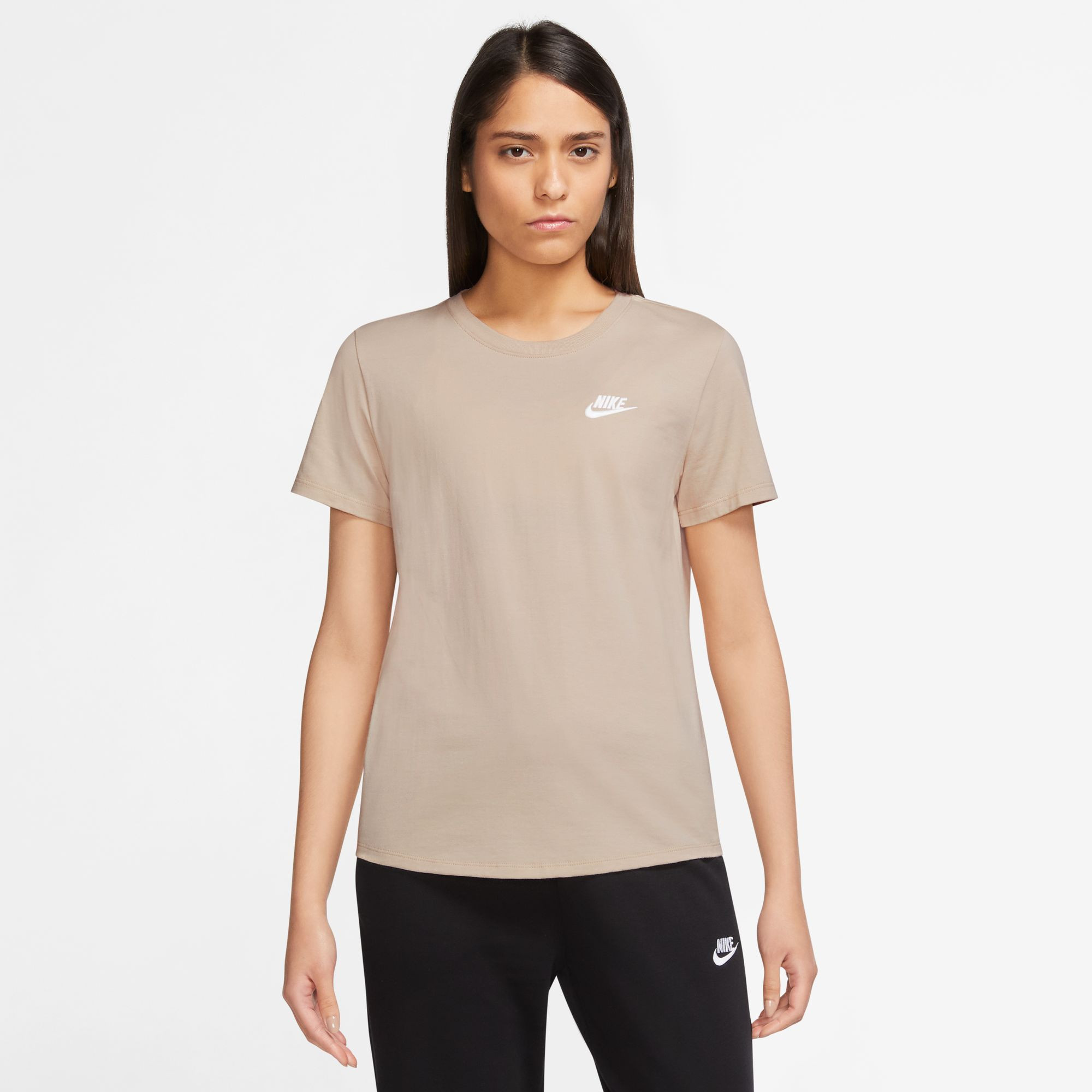 Nike Sportswear Club Essentials Γυναικείο T-shirt (9000151489_56943)