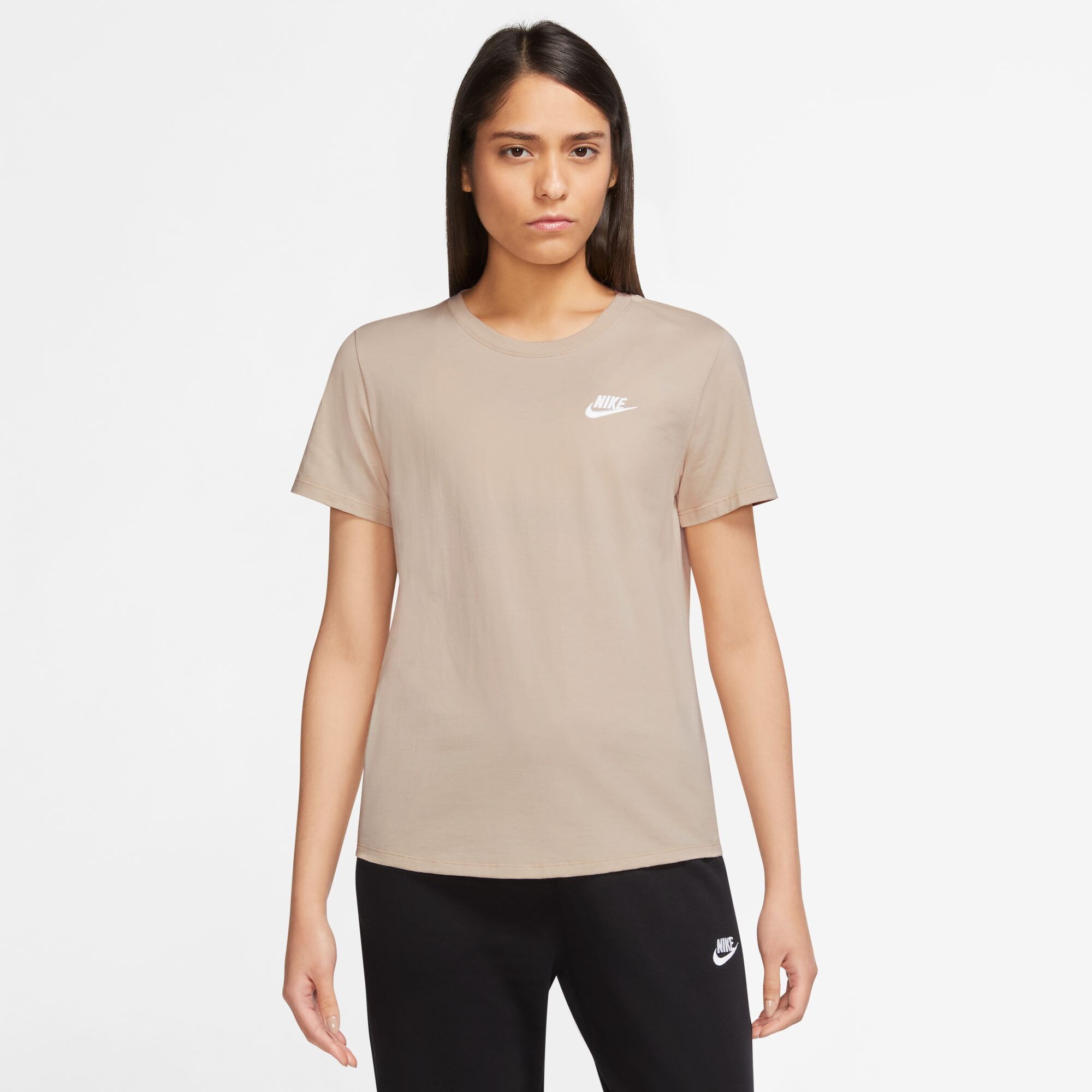  Nike Sportswear Club Essentials Γυναικείο T-shirt (9000151489_56943) 2025
