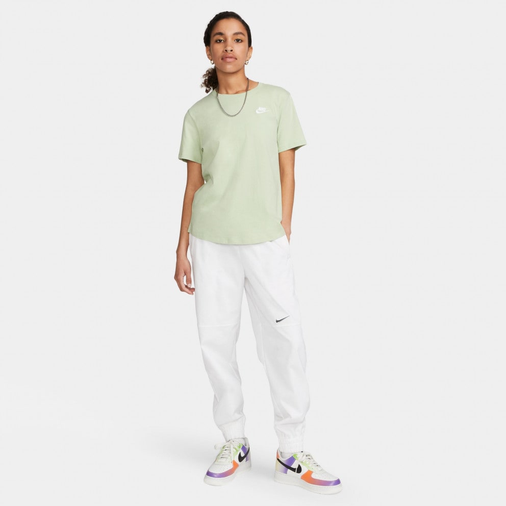 Nike Sportswear Club Essentials Women's T-shirt