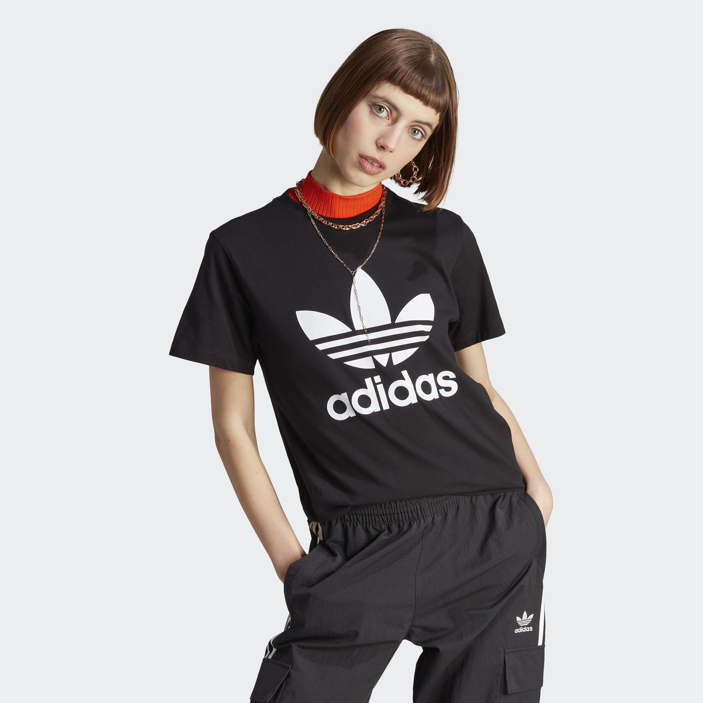 adidas-mærke over alt | Sport-T-Shirts