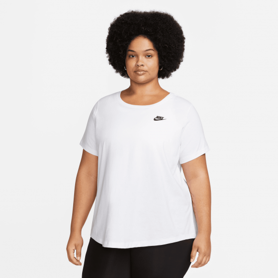 Nike Sportswear Club Essentials Γυναικείο Plus Size T-shirt