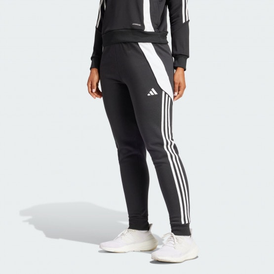 Discover Women's Sports Clothing in Unique Offers, Stock